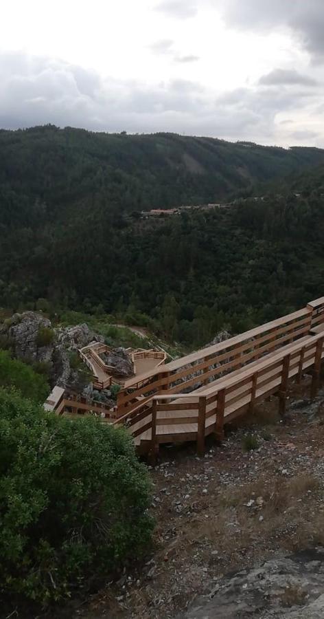 Chez Louise: Onde A Serra Beija O Ceu Lousã Екстериор снимка